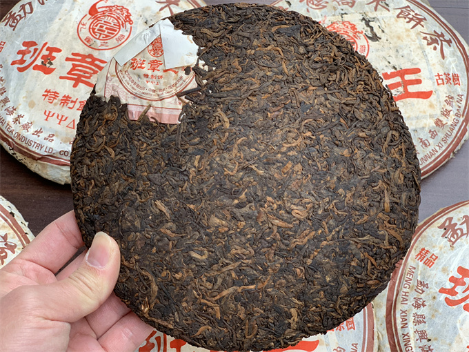 [兴海茶厂] 2006年班章王特制饼 熟茶 400g