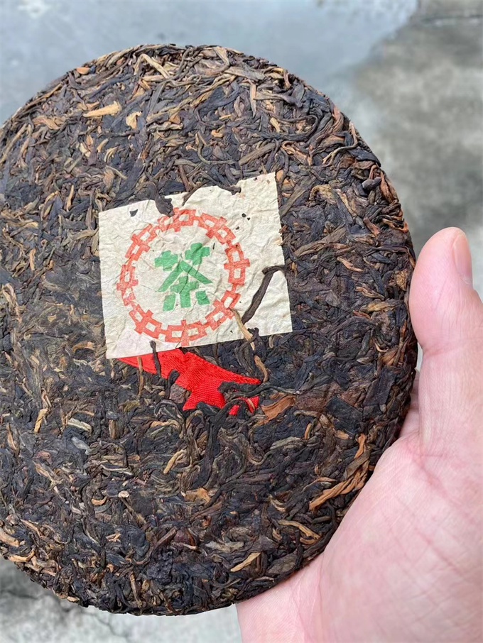 [海湾茶厂]1999年海湾茶厂 双飞大黄印 生 380g