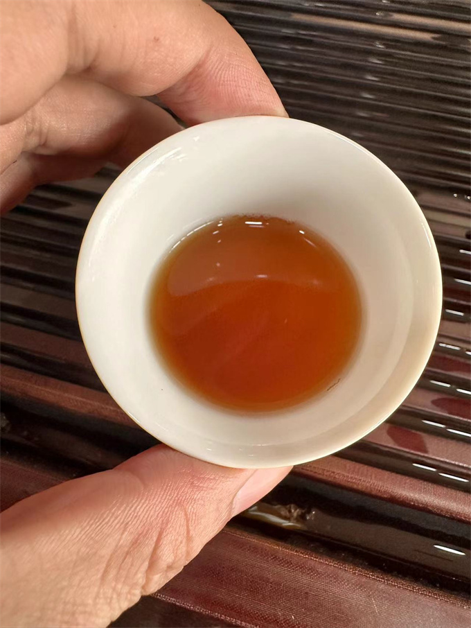 [海湾茶厂]1999年海湾茶厂 双飞大黄印 生 380g