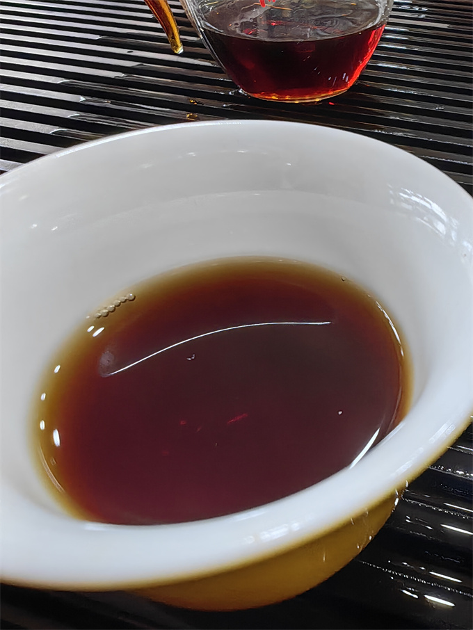 [六大茶山]2002年 六大茶山 熟茶 201批 357g