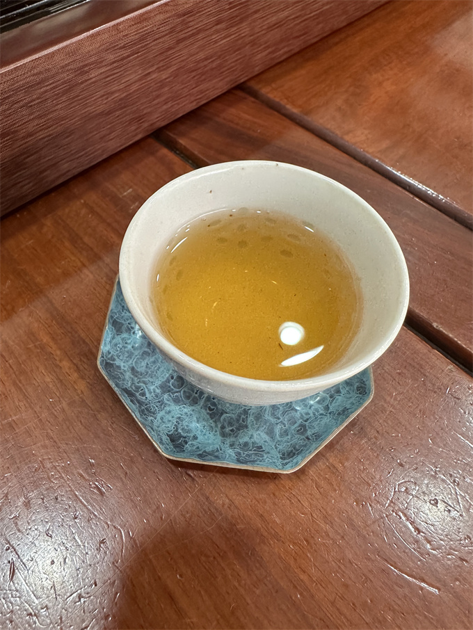 [班章茶厂]2010年 老曼娥定制的新班章 生茶400g